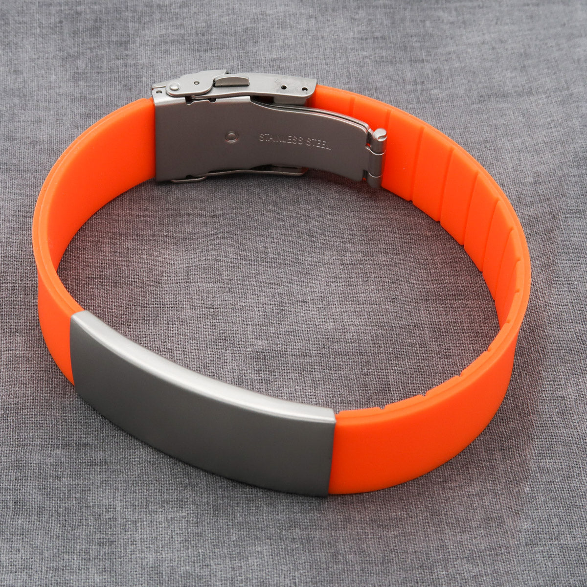 QR-kodarmband med gravyr, personligt anpassat för evenemang/marknadsföring