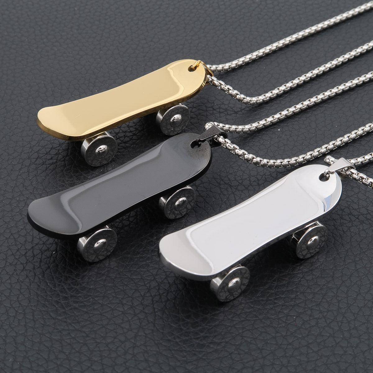 Halsband i rostfritt stål "Skater" med hängande skateboard och gravyr